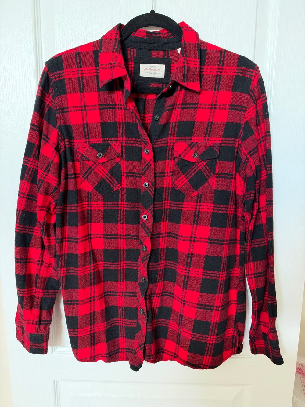 Women's Red & Black Plaid Button-Down Shirt - Classic Flannel
